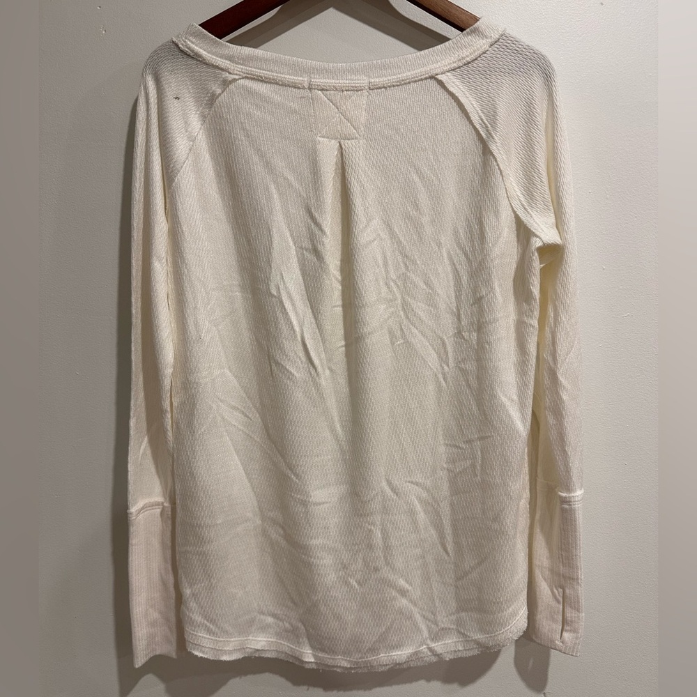 WE THE FREE White Thermal Long Sleeve with Hole Thumbs Size XS‎ - Picture 2 of 4
